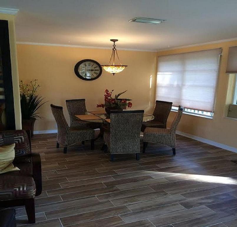 Spacious Beach House Unit,Beautifully Furnished 2 Bed 2Bath./2Min.Walk To Beach Clearwater Beach Dış mekan fotoğraf